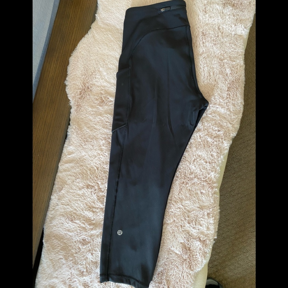 Lululemon Speed Up Crop, “19, sz 10.